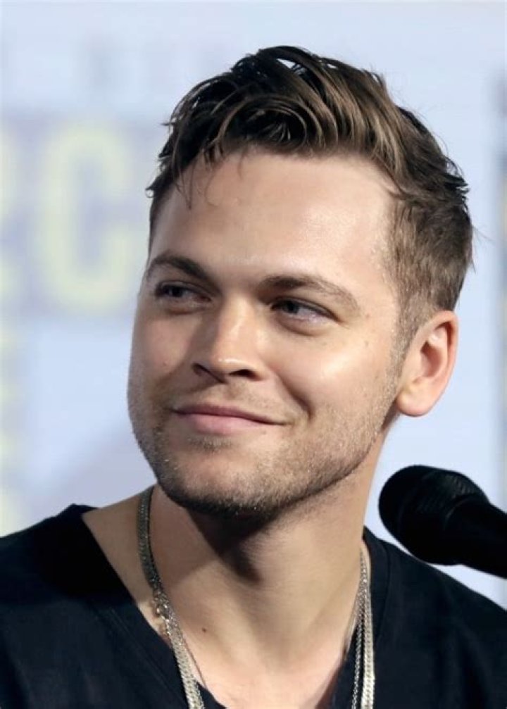Alexander Calvert Height, Weight, Age, Girlfriend, Family, Facts, Biography