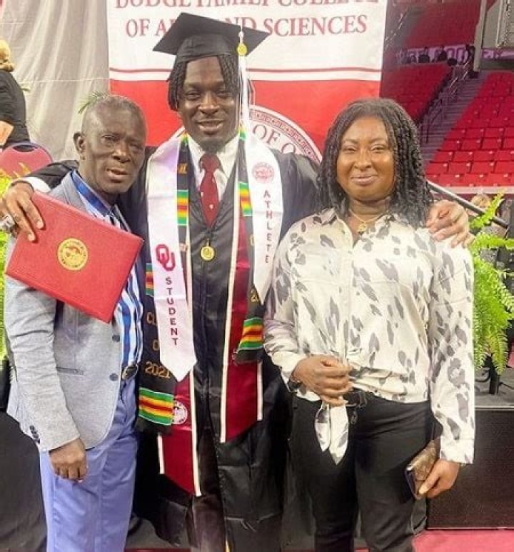 Brian Asamoah II Age, Height, Wiki, Parents, Siblings, NFL Draft, Salary, Net Worth, Twitter, and Instagram