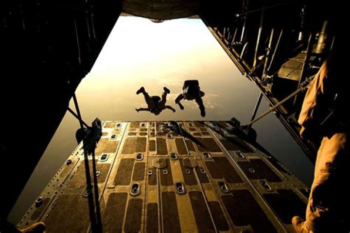 Can Tom Cruise Skydive?