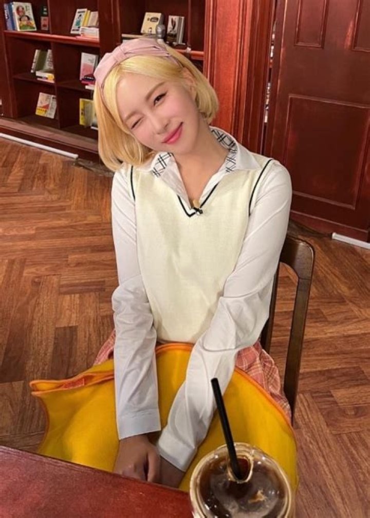 Dayoung (WJSN) Height, Weight, Age, Family, Biography, Facts