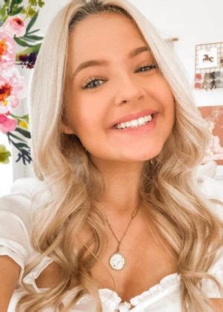 Ella Elbells Height, Weight, Age, Body Statistics