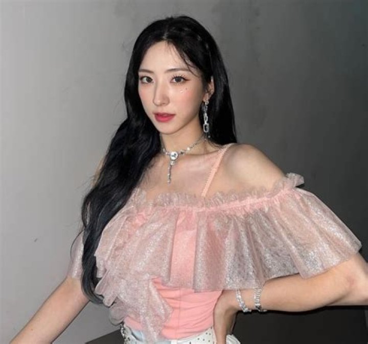 Eunseo (WJSN) Height, Weight, Age, Body Statistics