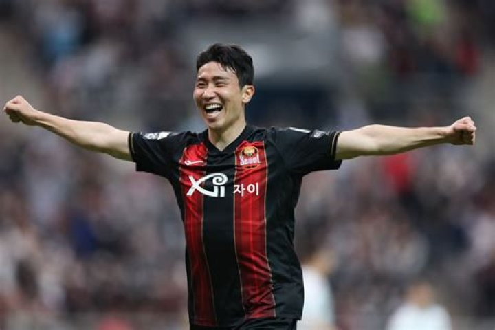 FC Seoul's Full Back Yoon Jong-Gyu's Net Worth, Salary, Earnings, Contract, Married Life and Children