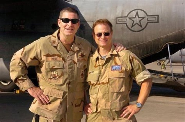 Gary Sinise Height, Weight, Age, Spouse, Family, Facts, Biography