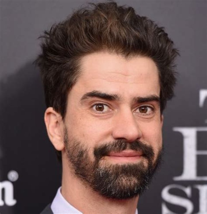 Hamish Linklater Net Worth | Celebrity Net Worth
