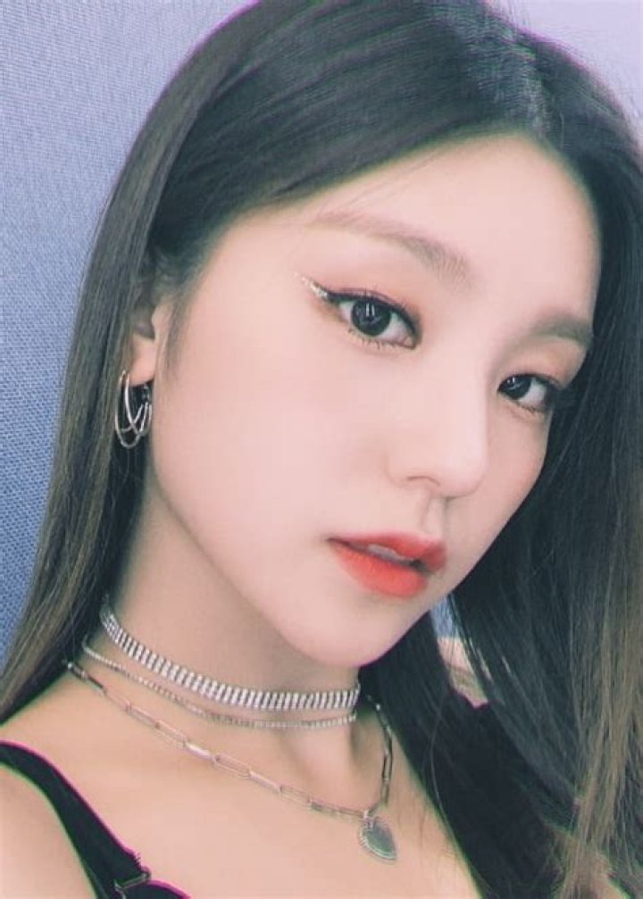 Hwang Ye-ji Height, Weight, Age, Boyfriend, Family, Facts, Biography