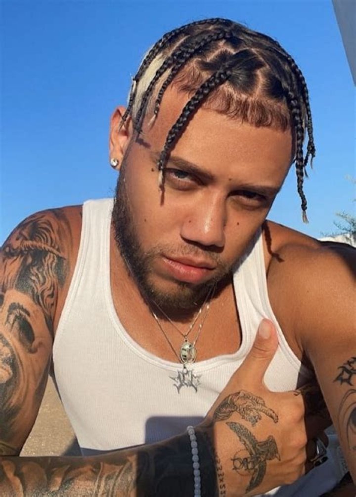 Jhay Cortez Height, Weight, Age, Facts, Biography