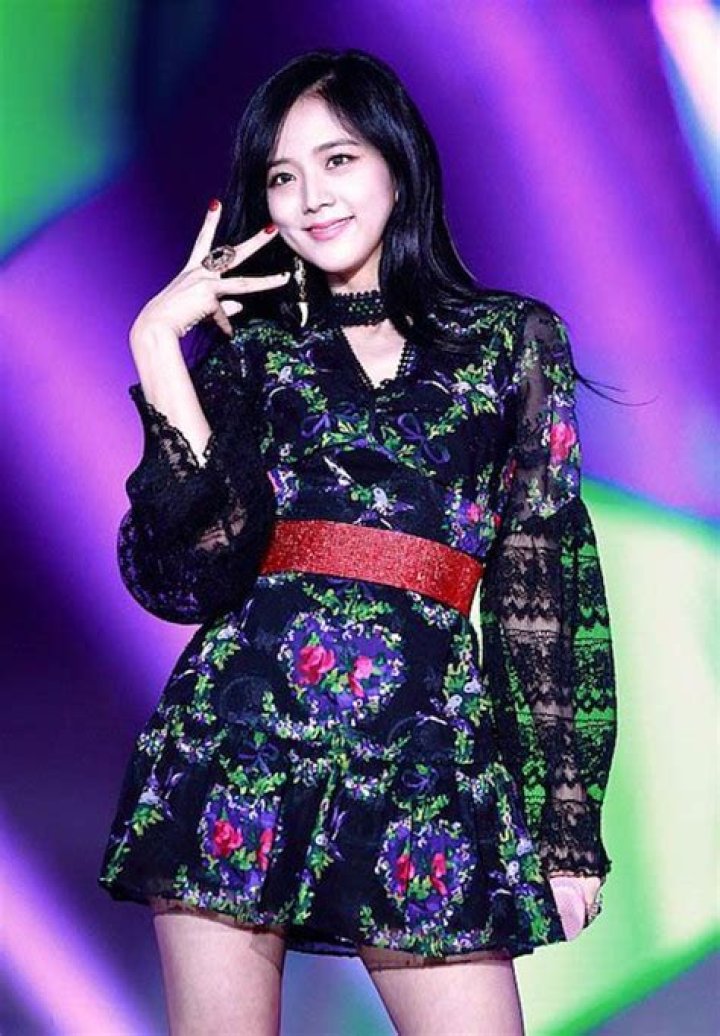 Jisoo (Black Pink) Height, Weight, Age, Boyfriend, Family, Facts, Biography