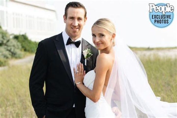 Kevin Hayes Biography- NHL player, Salary, Earnings, Net worth, Married, Relationship, Affair, Age, Height, Family, Career, Dating, Children, Girlfriend