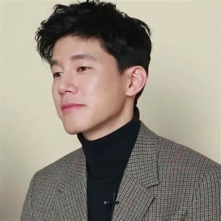 Kim Mu-yeol Height, Weight, Age, Spouse, Children