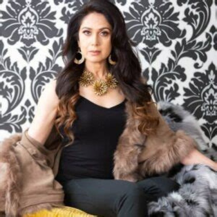 Meenakshi Seshadri Height, Weight, Age, Facts, Biography