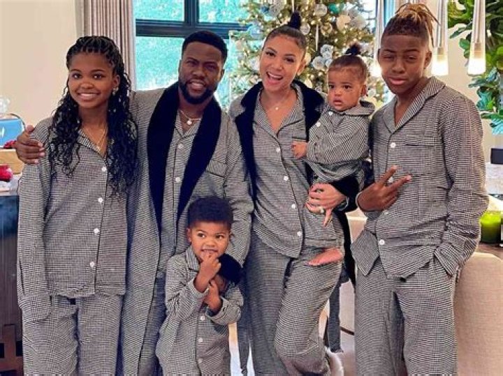 Meet Brian Lozano's Wife & Kids, His Salary, Net Worth, Transfer, Market Value, Stats, FIFA 22, Parents, Instagram