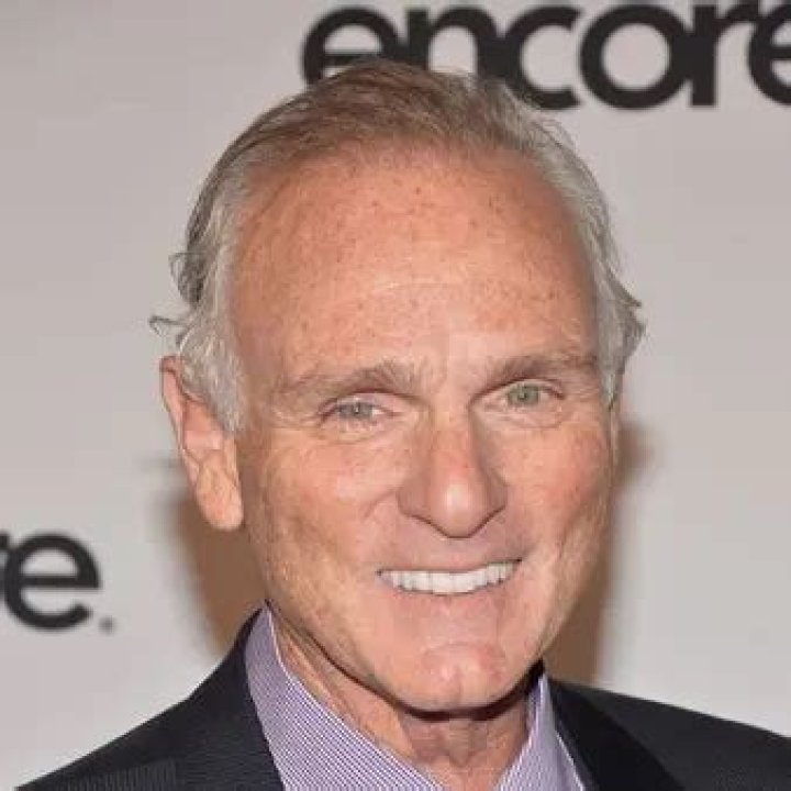 Mike Farrell Net Worth | Celebrity Net Worth