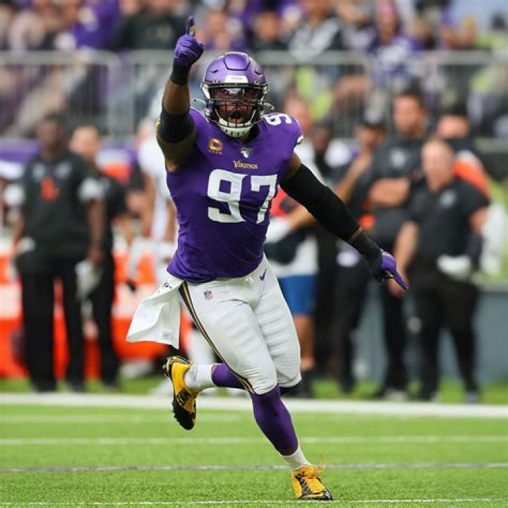 Minnesota Vikings Defensive End Everson Griffen's Bio, Parents, NFL Career, Contracts, Net Worth, Earnings, Salary, Wife, Children