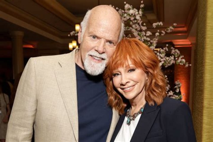 Reba McEntire Height, Weight, Age, Boyfriend, Family, Facts, Biography