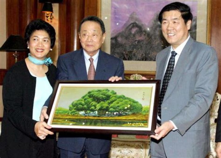 Robert Kuok Net Worth | Celebrity Net Worth