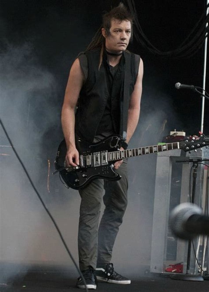 Robin Finck Height, Weight, Age, Spouse, Family, Facts, Biography