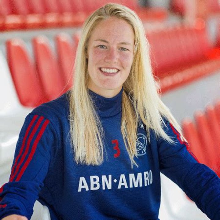 Stefanie van der Gragt Biography- FIFA Women World Cup 2019, Contract, Earnings, Salary, Net worth, Married, Relationship, Affair, Age, Height, Family, Boyfriend