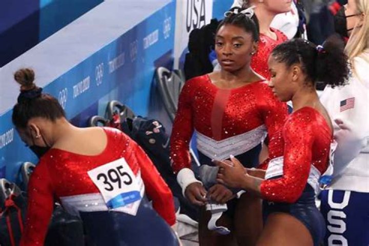 This Is the Moment Simone Biles Knew She Had to Drop Out of the Olympics