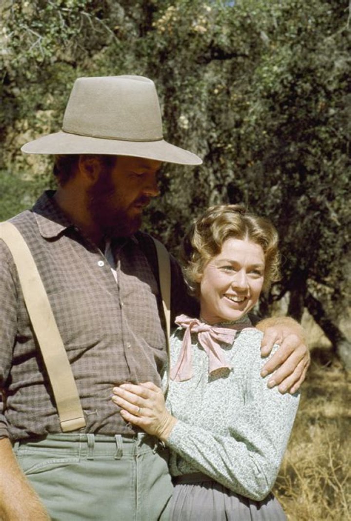 Who is Alice Amter Dating Now