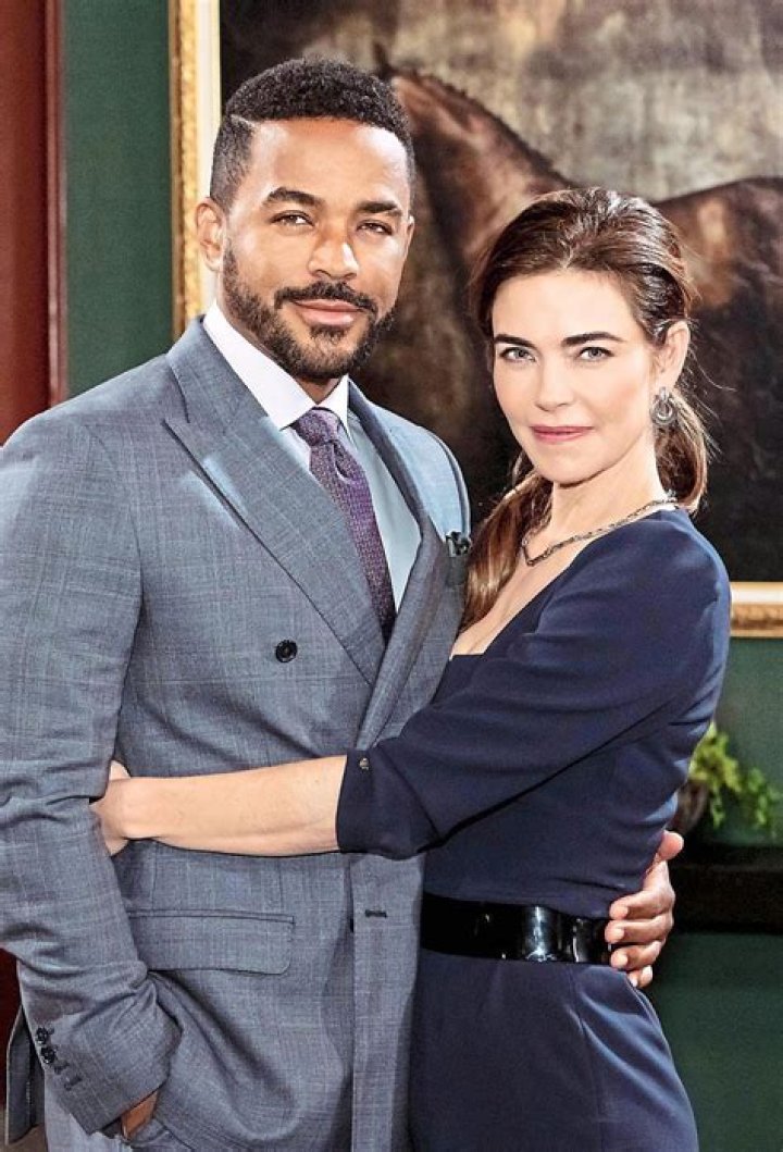 Who is Amelia Gotham Dating Now?