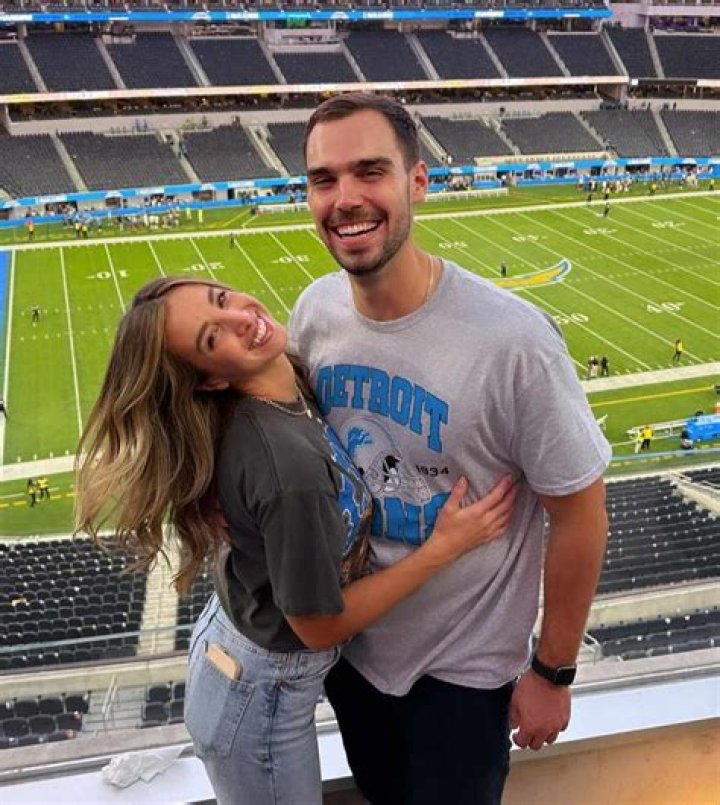 Who is Austin Peck Dating Now