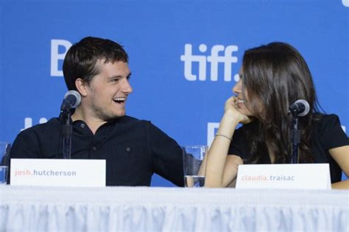 Who is Claudia Traisac Dating Now