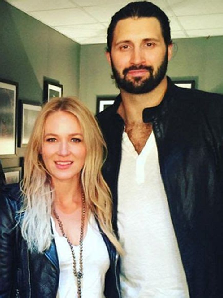 Who is Jewel Dating Now