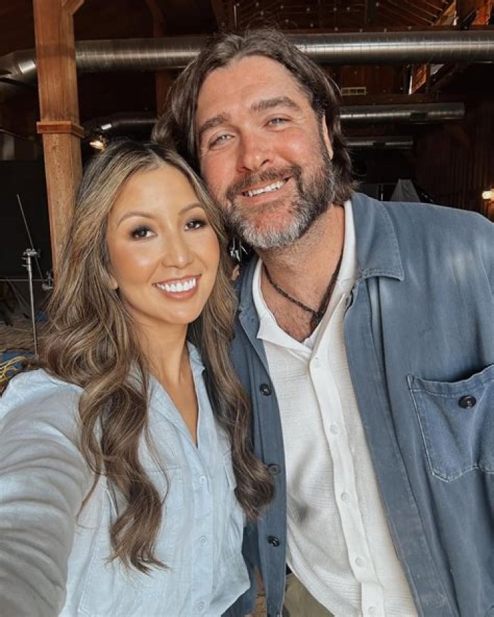 Who is Reed Robertson Dating Now