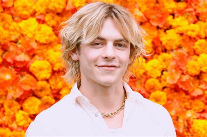 Who is Ross Lynch Dating Now?