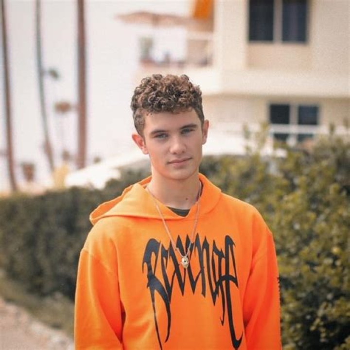 Zak Dossi Height, Weight, Age, Girlfriend, Family, Facts, Biography